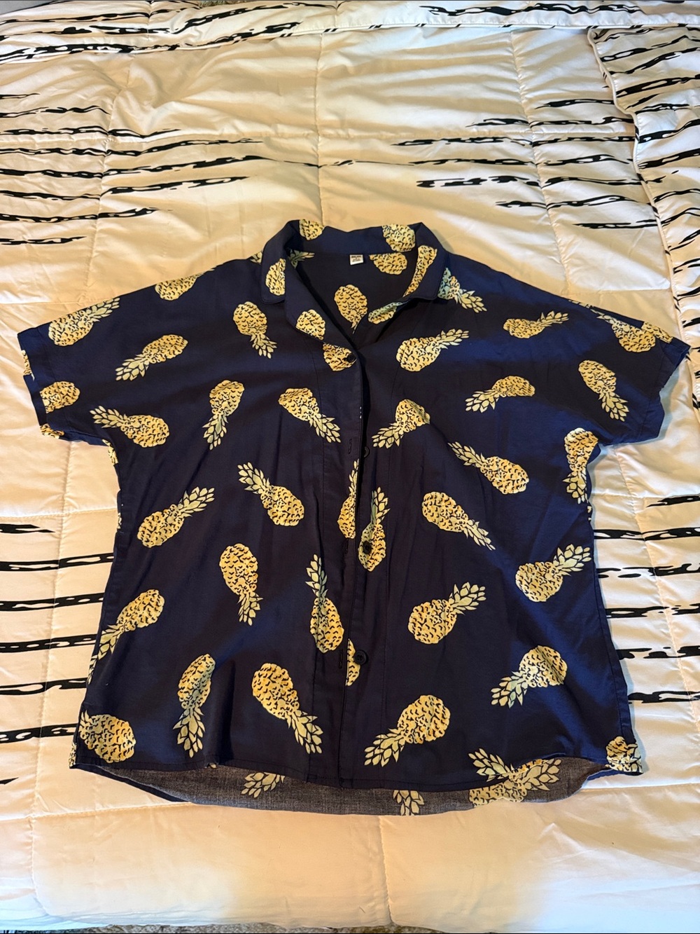 Uniqlo pineapple button down short sleeve collared top